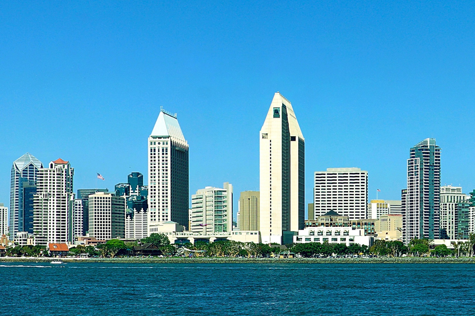 LUXURY VILLAS AND ESTATES FOR SALE ON THE COASTS OF THE PACIFIC OCEAN